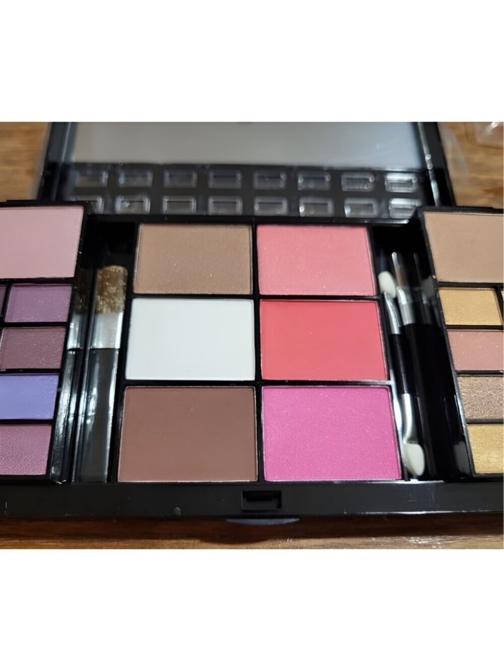 All In One Makeup Gift Kit Ultimate Color Combination - Picture 3 of 3
